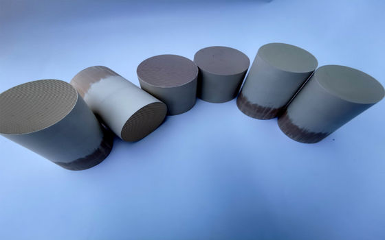 Kendaraan Bensin Bahan Substrat Katalis Alumina Honeycomb Euro 4 5 6