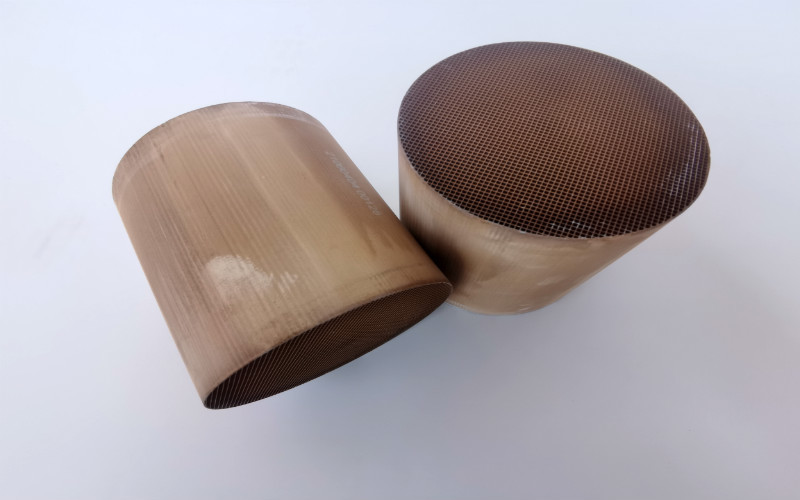 Platinum Metallic Ceramic Honeycomb Catalytic Converter Honeycomb Scr Catalyst 100cell 200cell