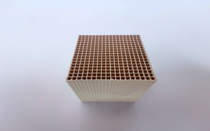 Produsen Substrat Katalis Keramik Honeycomb Alumina